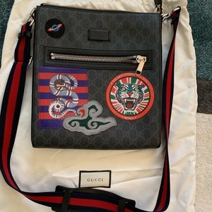 Authentic Gucci - GG Supreme Messenger Bag